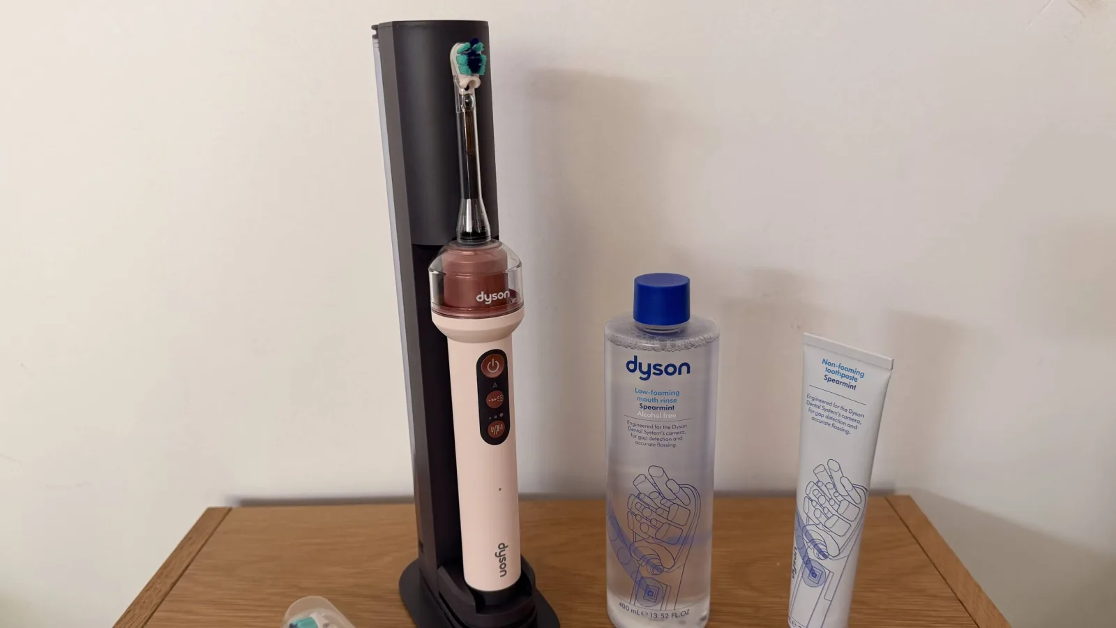 Dyson CameraJet avec bain de bouche et dentifrice non moussant